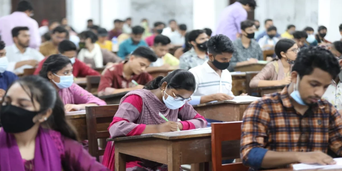 বিদেশে গিয়েও সুদিন ফেরেনি, কলা চাষে এল সাফল্য